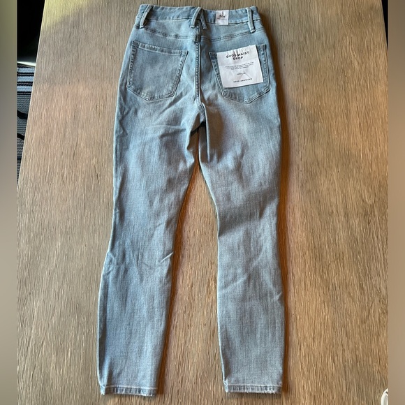 NWT Good American Good Waist Crop Jeans Size 6/28 - Picture 4 of 4